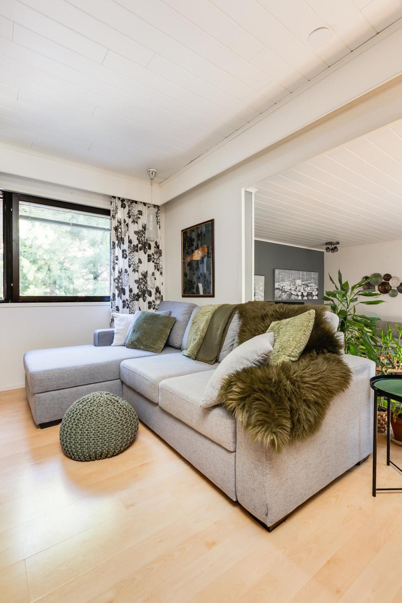 Cozy Five Bedroom House