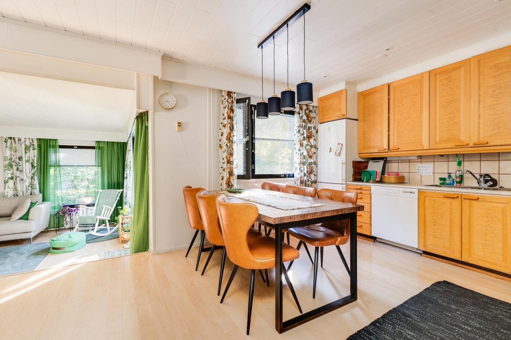 Сasa de vacaciones Cozy Five Bedroom House *